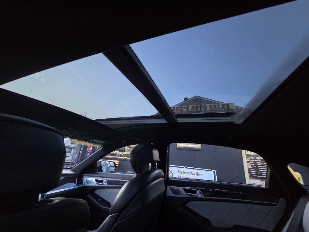 2018 Genesis G80 Image 18