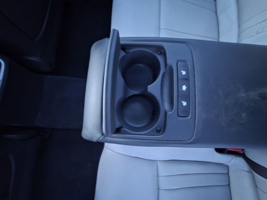 2018 Genesis G80 Image 23