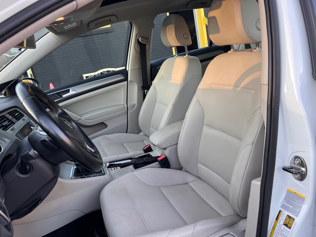 2015 Volkswagen Golf Image 11