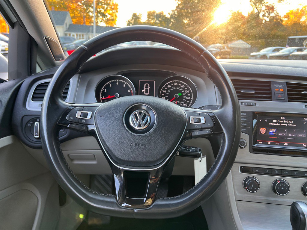 2015 Volkswagen Golf Image 15