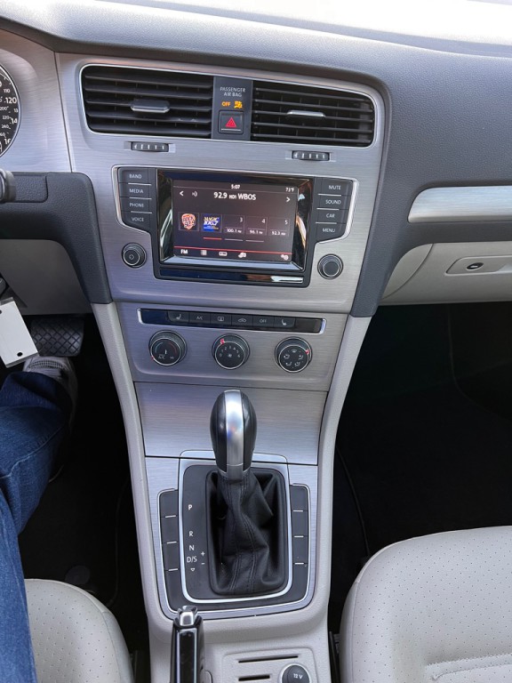 2015 Volkswagen Golf Image 17