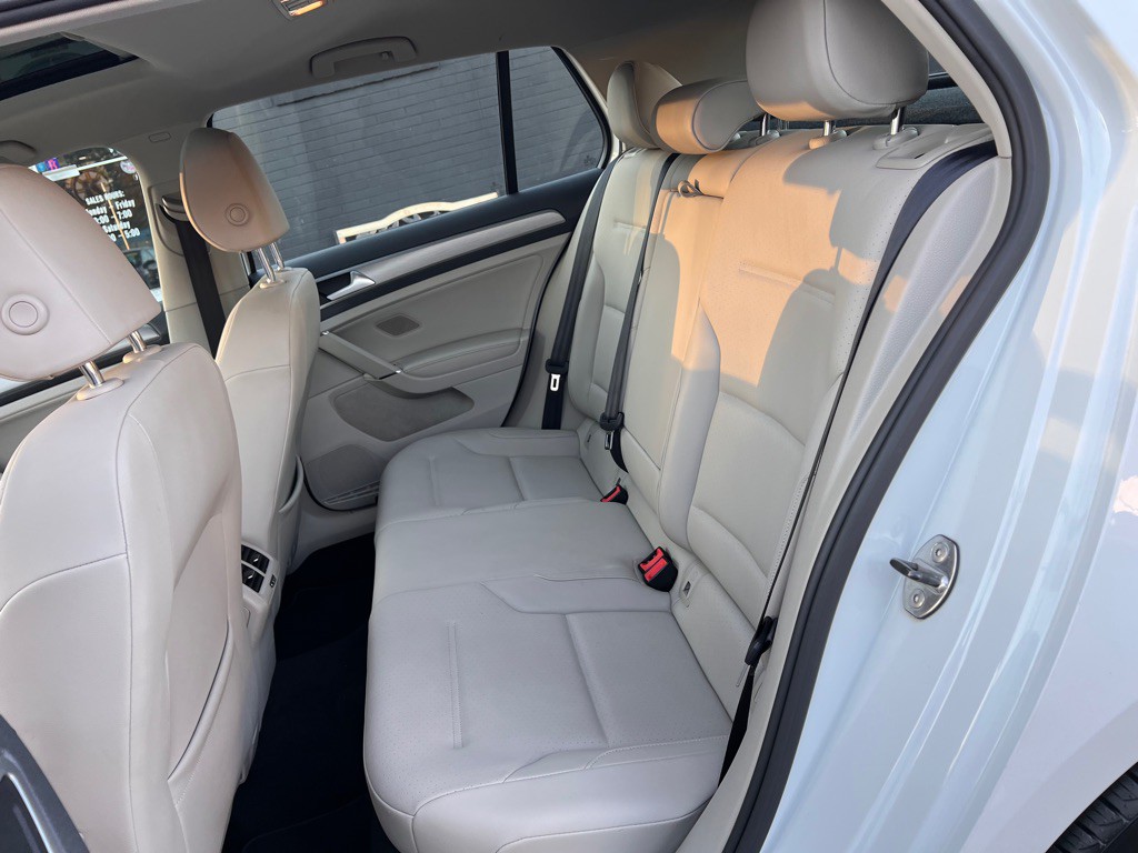 2015 Volkswagen Golf Image 19