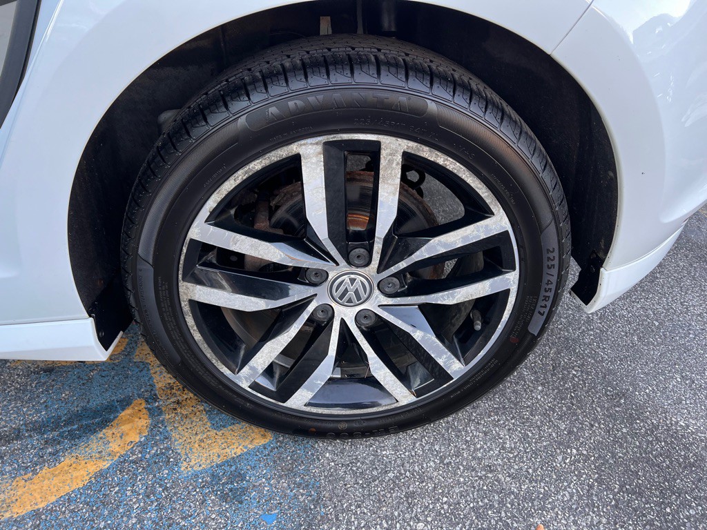 2015 Volkswagen Golf Image 21