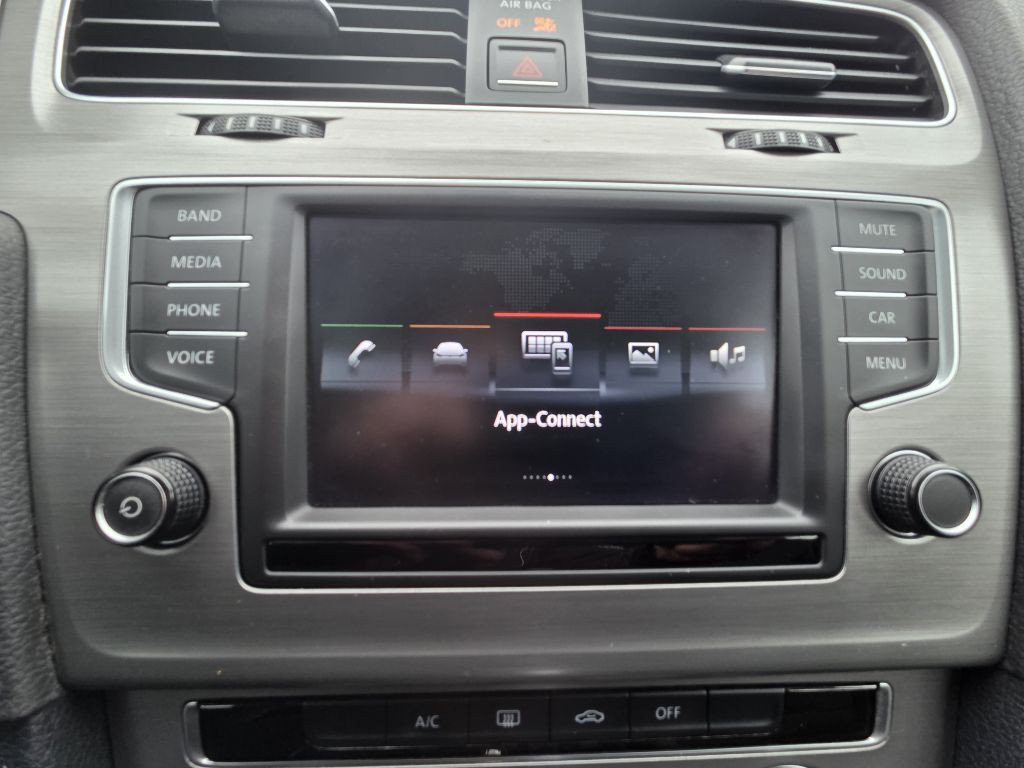 2016 Volkswagen Golf Image 15