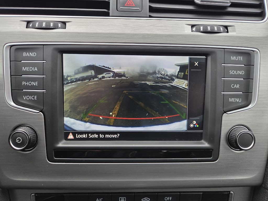 2016 Volkswagen Golf Image 16