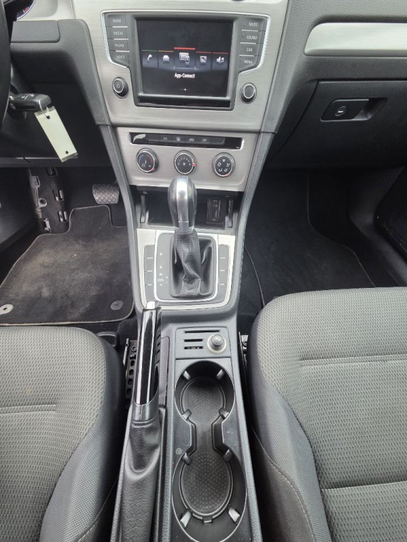 2016 Volkswagen Golf Image 17