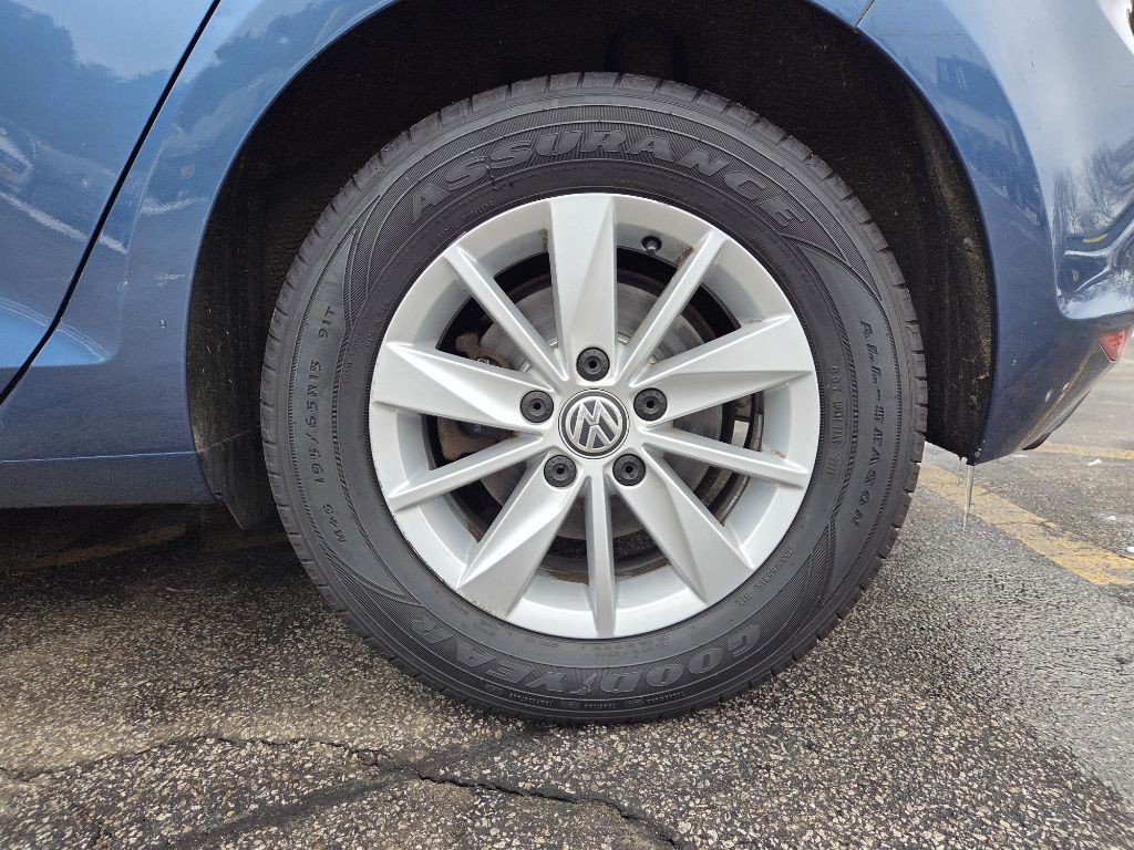 2016 Volkswagen Golf Image 20