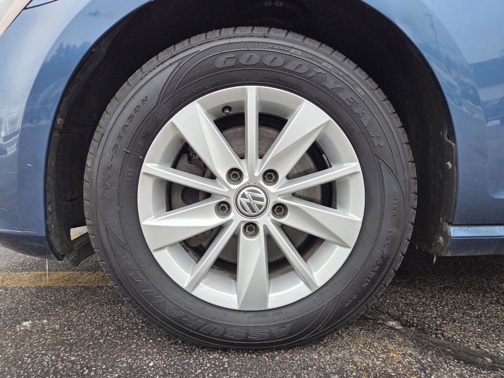 2016 Volkswagen Golf Image 21