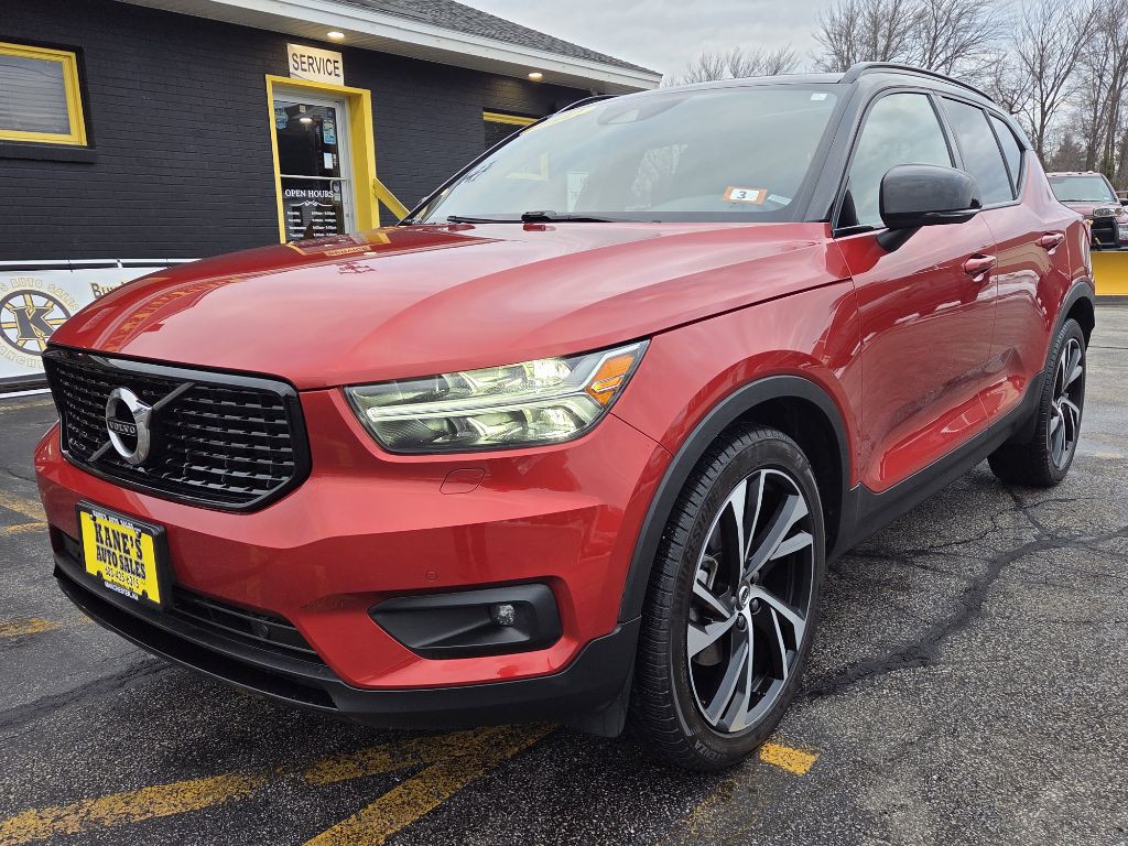 2022 Volvo XC40 Image 2