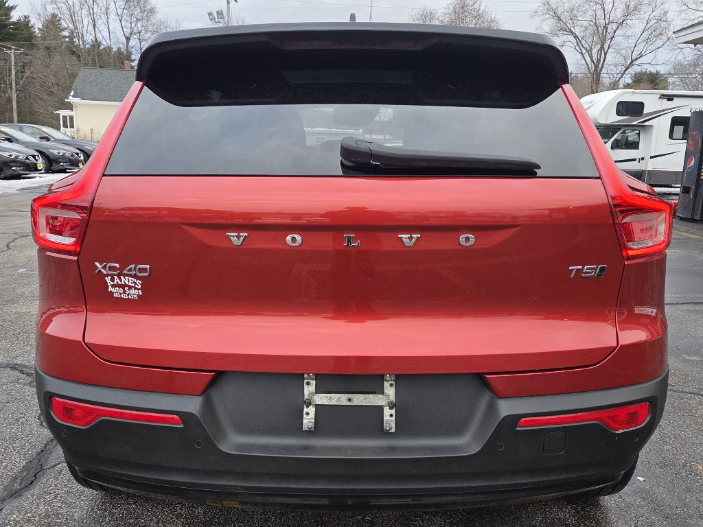 2022 Volvo XC40 Image 6