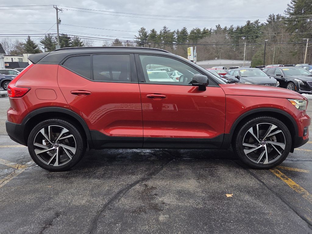 2022 Volvo XC40 Image 9