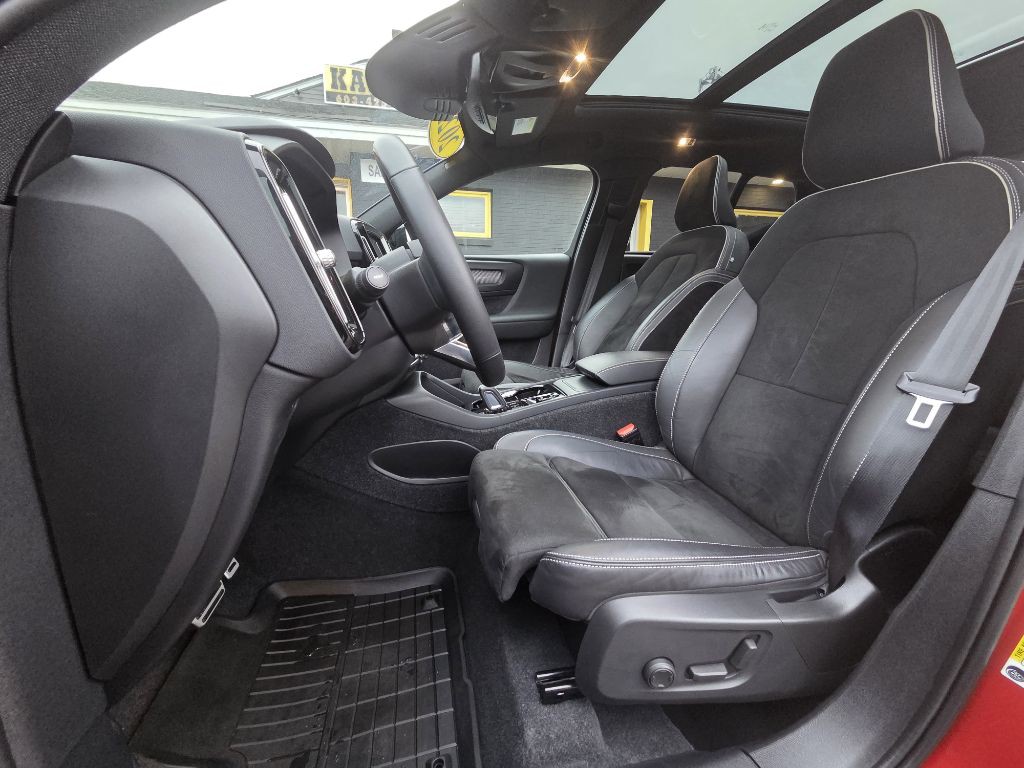 2022 Volvo XC40 Image 10