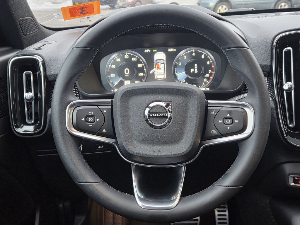 2022 Volvo XC40 Image 13
