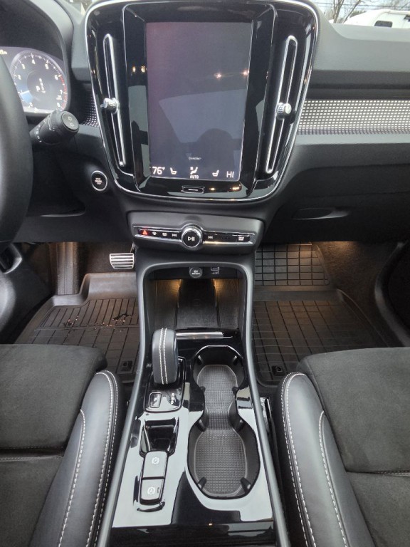 2022 Volvo XC40 Image 14