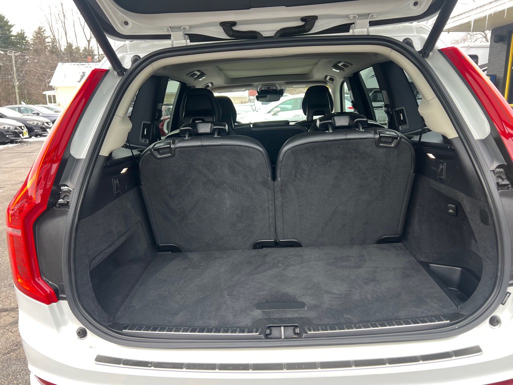 2022 Volvo XC90 Image 11