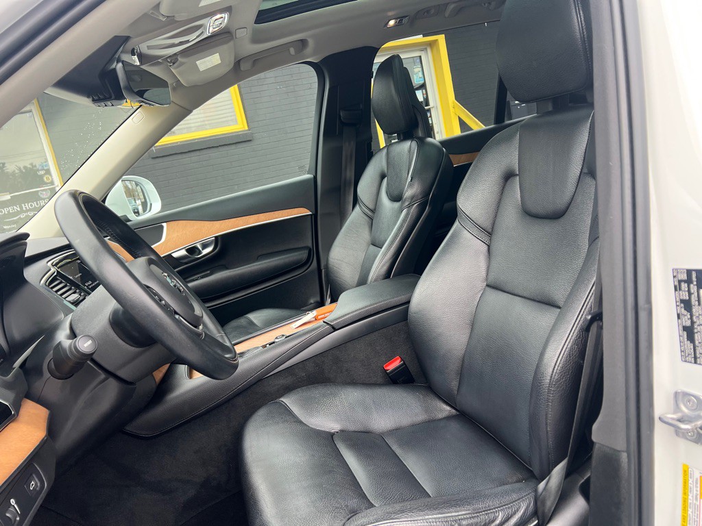 2022 Volvo XC90 Image 12
