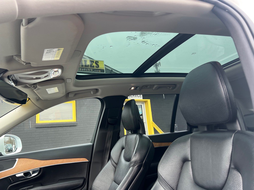 2022 Volvo XC90 Image 13