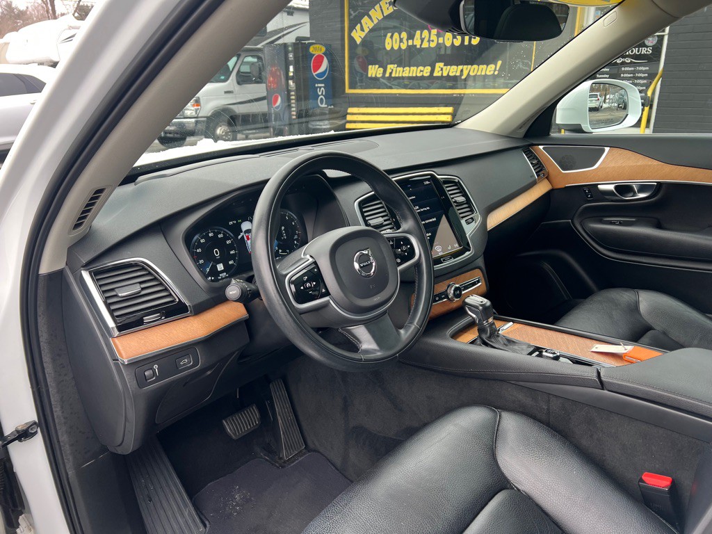 2022 Volvo XC90 Image 14