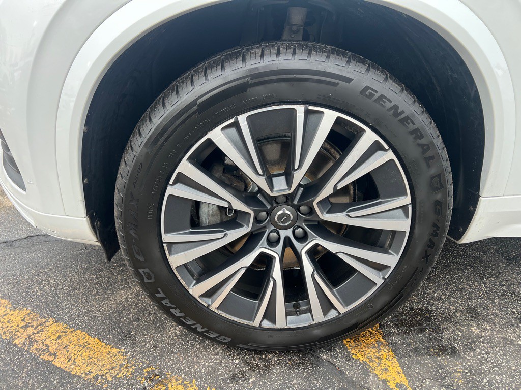 2022 Volvo XC90 Image 24
