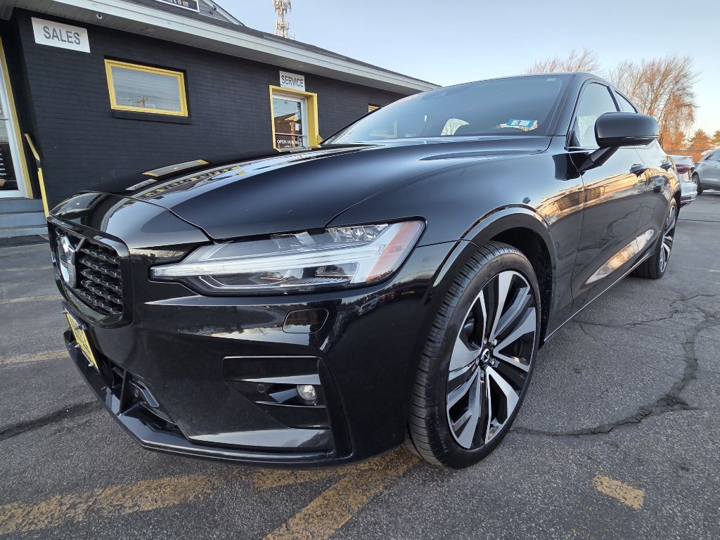 2022 Volvo S60 Image 2