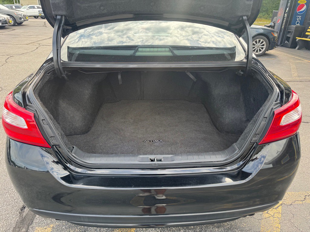 2016 Nissan Altima Image 9