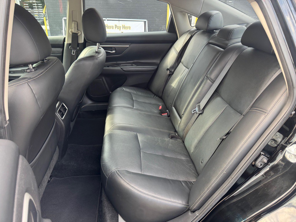 2016 Nissan Altima Image 19