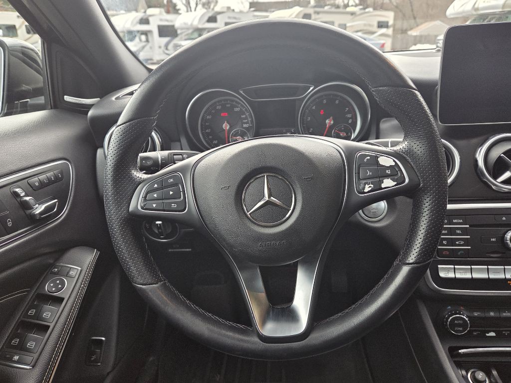 2020 Mercedes-Benz GLA-Class Image 15