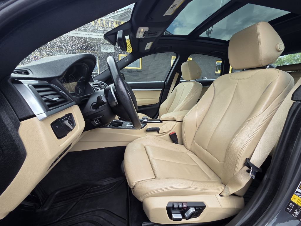 2017 BMW 3 Series Image 12