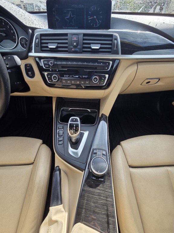 2017 BMW 3 Series Image 15