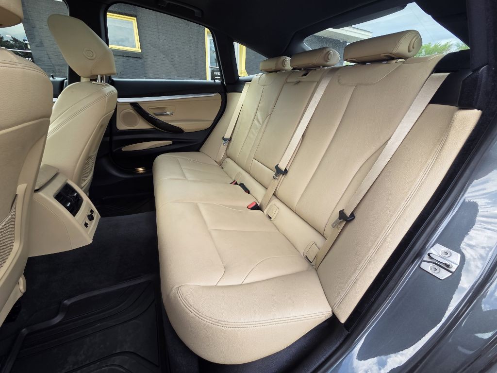 2017 BMW 3 Series Image 20
