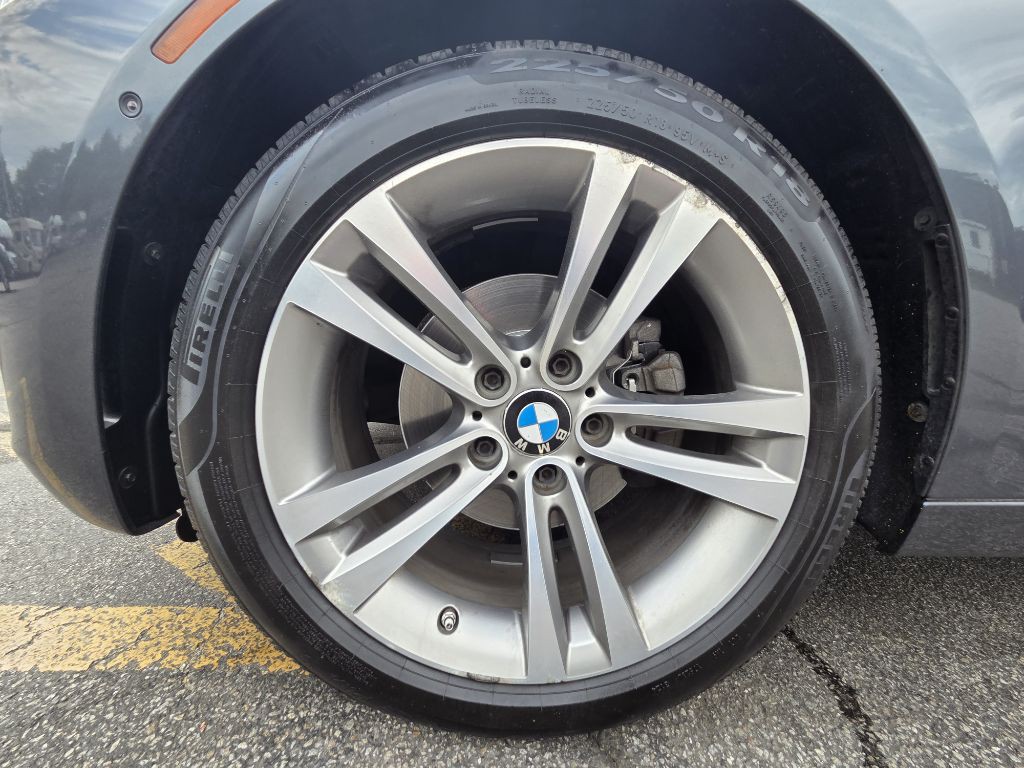 2017 BMW 3 Series Image 23