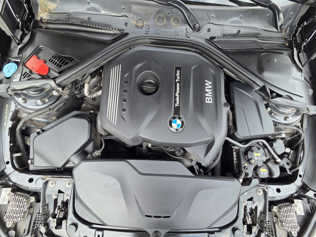 2017 BMW 3 Series Image 24