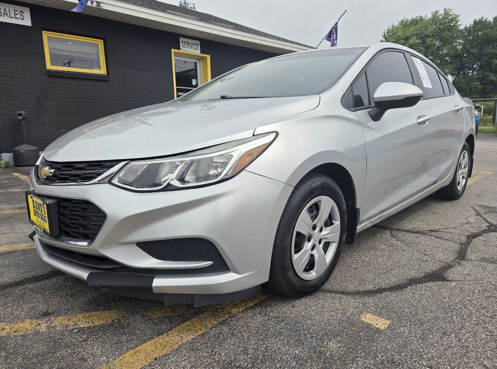 2018 Chevrolet Cruze Image 2