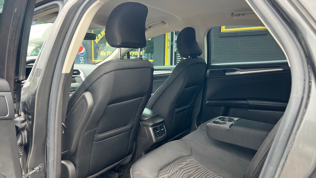 2016 Ford Fusion Image 17