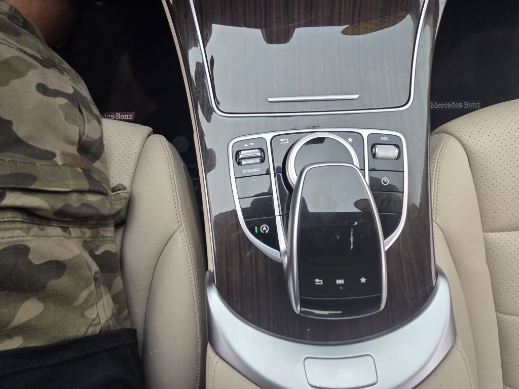 2017 Mercedes-Benz C-Class Image 17