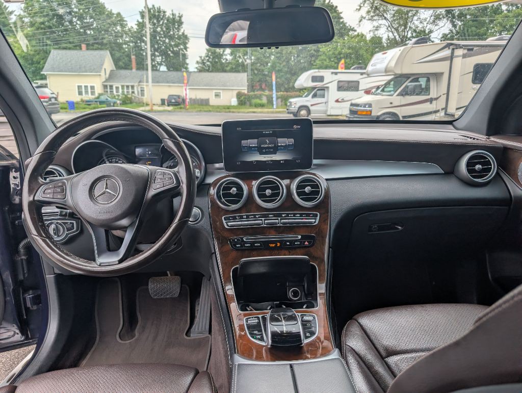 2018 Mercedes-Benz GLC-Class Image 11