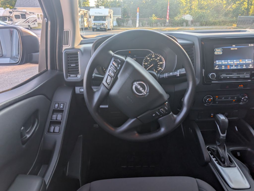 2022 Nissan Frontier Image 10