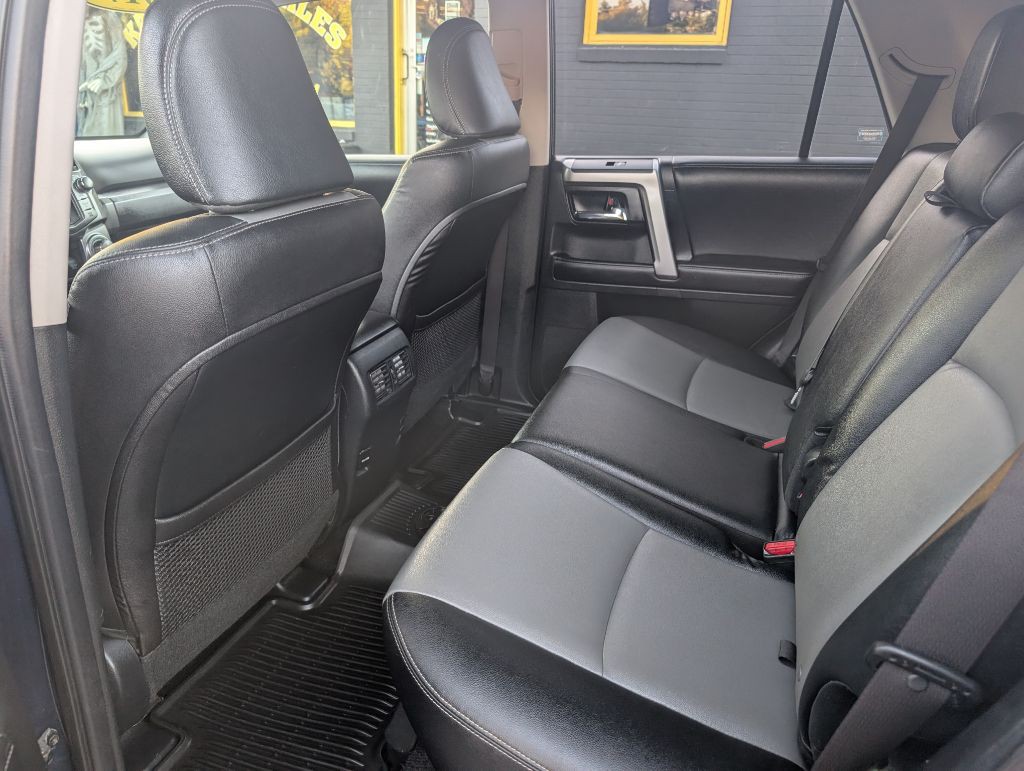 2017 Toyota 4Runner Image 21