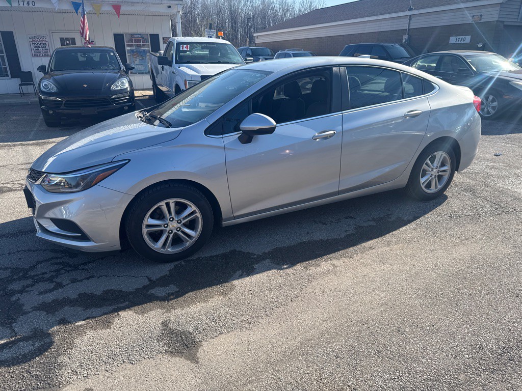 2016 Chevrolet Cruze Image 2