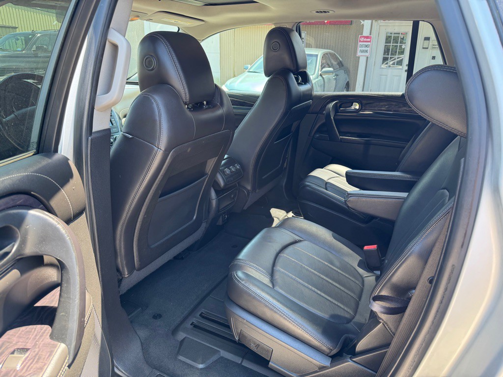 2017 Buick Enclave Image 10