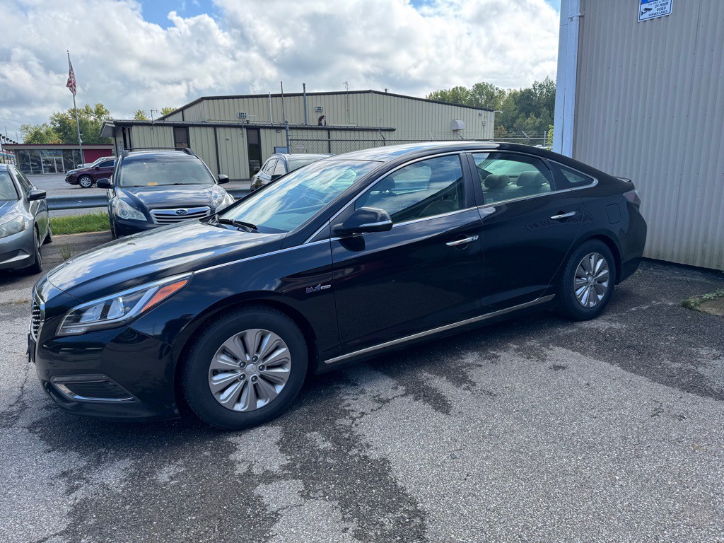 2017 Hyundai Sonata Image 2