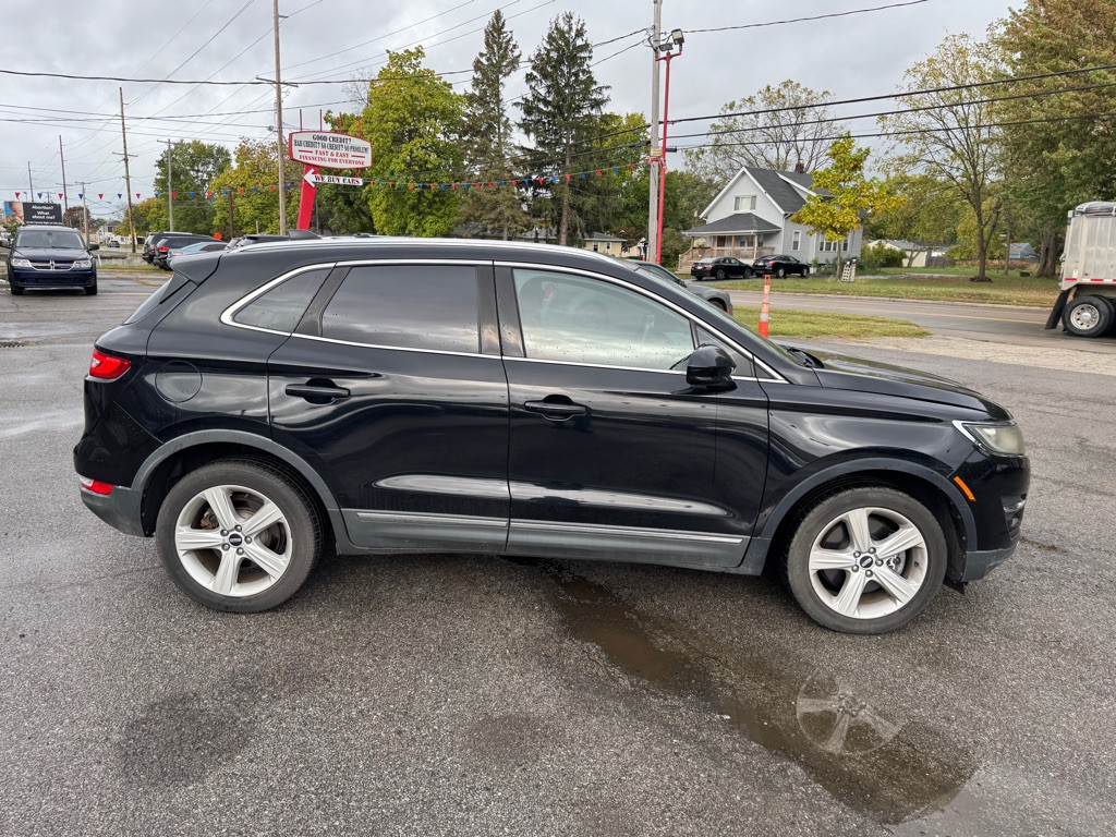 2016 Lincoln MKC Image 2