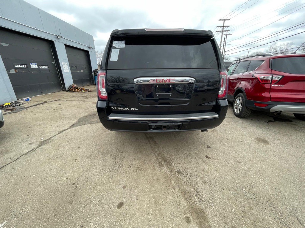 2017 GMC Yukon Image 3