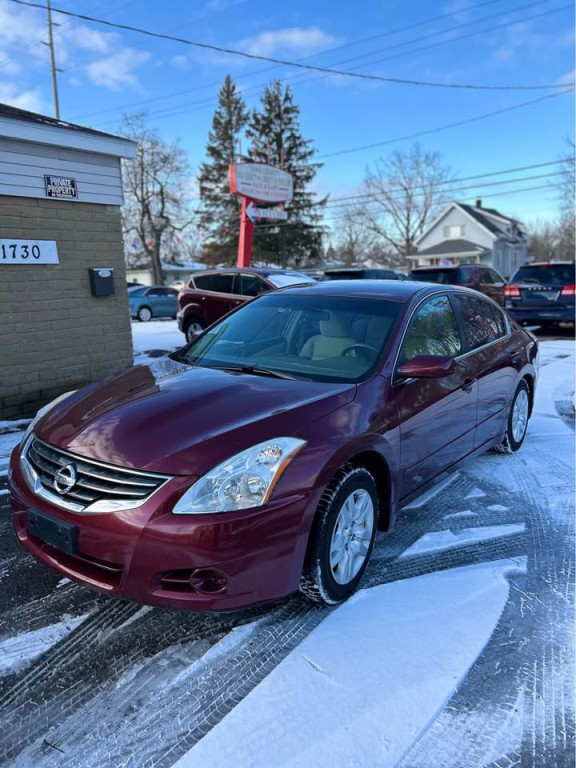 2010 Nissan Altima Image 1