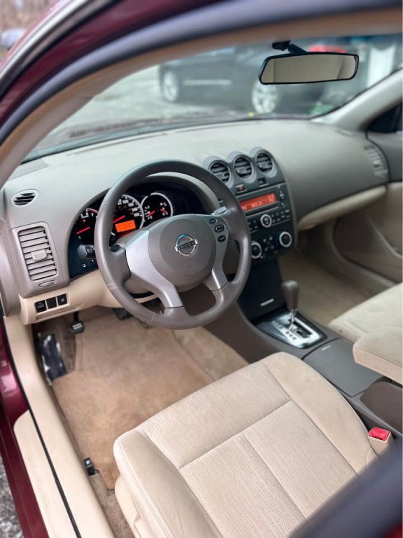 2010 Nissan Altima Image 9