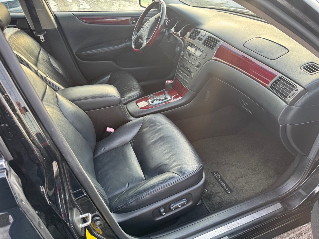 2004 Lexus ES Image 7