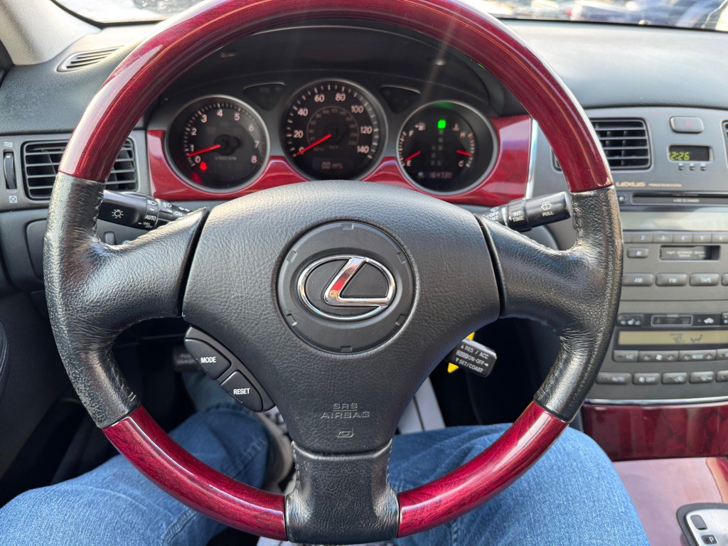 2004 Lexus ES Image 13