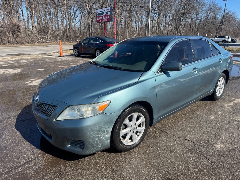 2011 Toyota Camry Image 1