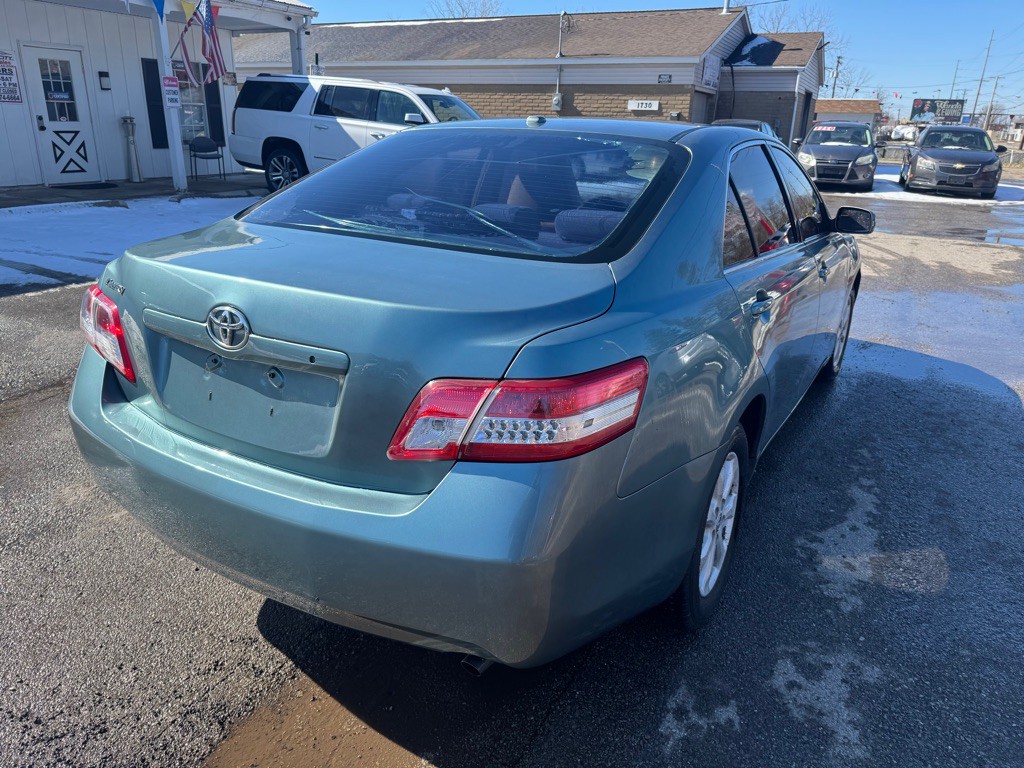 2011 Toyota Camry Image 5