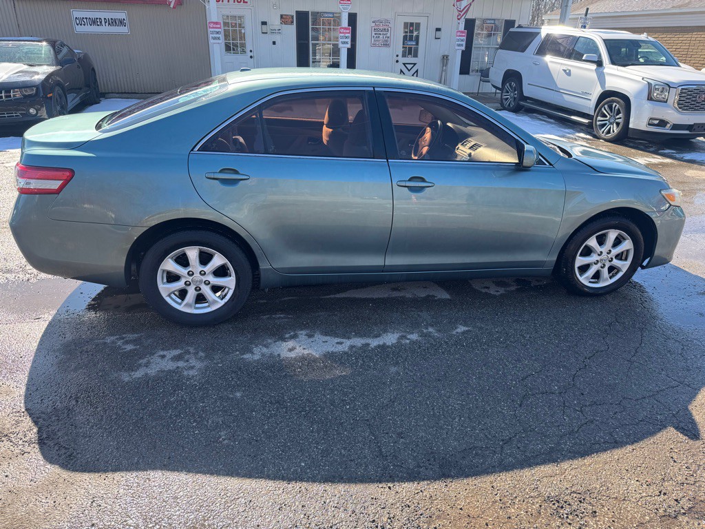 2011 Toyota Camry Image 12